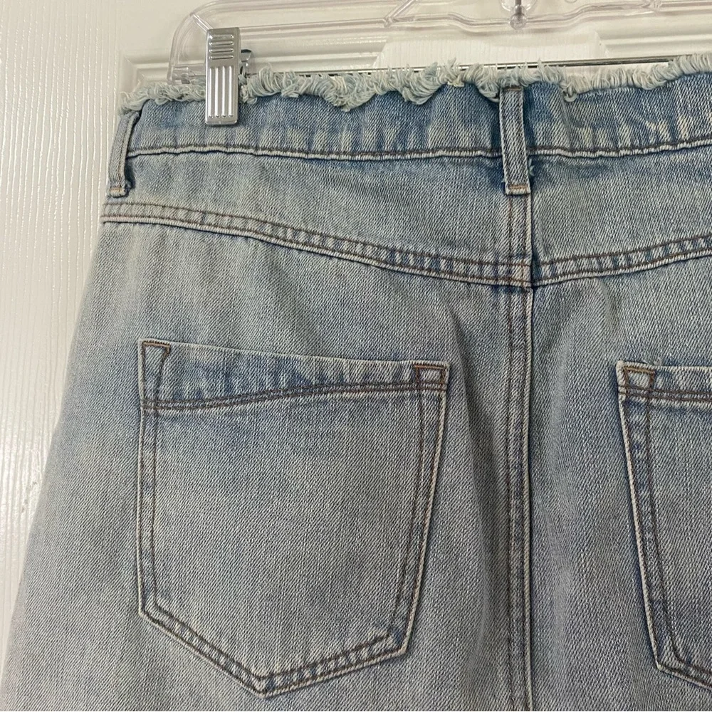 Express Straight Mini Mid Rise Distressed Light Wash Jean Denim Skirt Size 8 - Picture 11 of 14